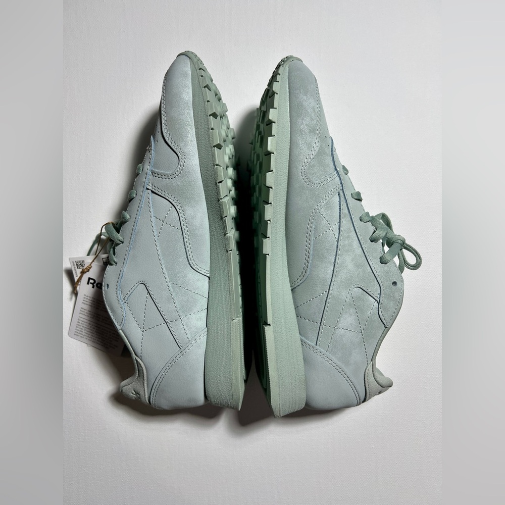 Reebok Classic leather lifestyle sneakers in sea spray green US women’s 8.5 NWT - Picture 2 of 11